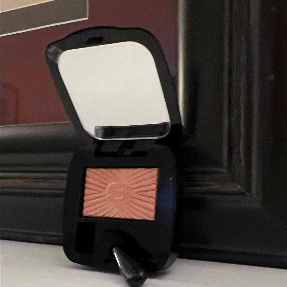 Barely-used Sisley Paris long lasting luminous eyeshadow in Silky Coral - Picture 2 of 4